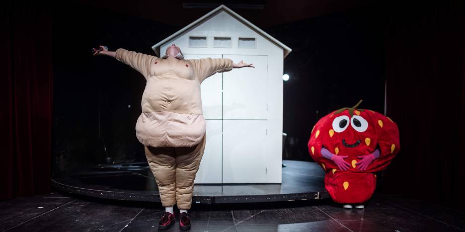 Schlosstheater Moers probt das Stück "Mutter aller Fragen" am 26.10.19  in Moers. Foto: Jakob Studnar / fotostudnar